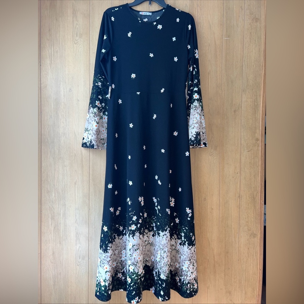 Tavin Maxi Dress Women’s Size 6 Black Patterned Floral Multicolor Bell Sleeve